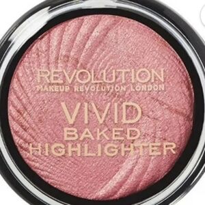 Makeup Revolution Bronzer & Contour Vivid Baked Highlighter Rosegold Lights New
